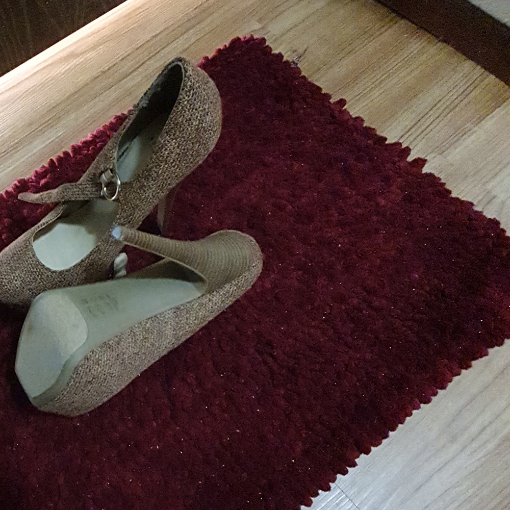 Heels - Picture 3 of 3